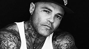 Умер вокалист Crazy Town Шифти Шеллшок
